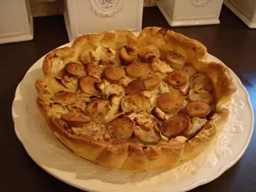 Tarte au boudin blanc, pomme et confit d'oignons