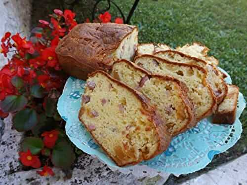 Cake aux lardons fumés, abricots moelleux et emmental