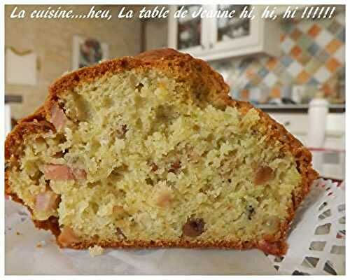 Cake au roquefort, noisettes et lardons fumés