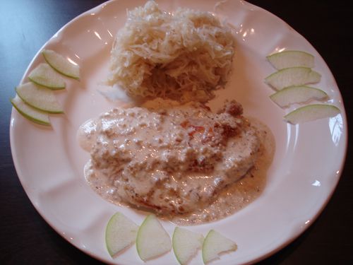 Escalope à la crème et aux noix et sa choucroute