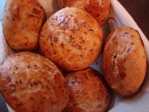 Petits pains aux graines de moutarde et de cumin