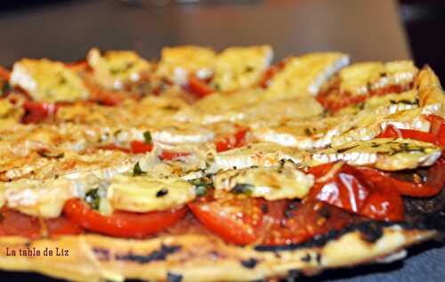 Tarte tomates, camembert et fromage de chèvre