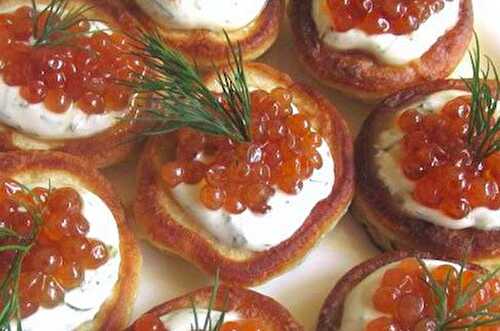 BLINIS ŒUFS DE SAUMON CRÈME FRAÎCHE À LA VODKA