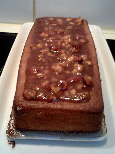 CAKE AU YAOURT, CARAMEL, AMANDES, NOISETTES