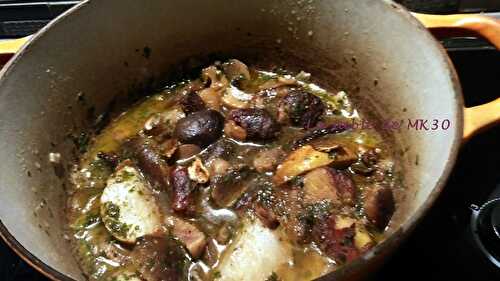 COCOTTE DE POIRES ROCHAS, FIGUES, CHATAIGNES, CHAMPIGNONS DE PARIS, CEPES