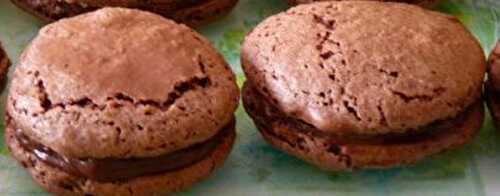 MACARONS CHOCOLAT, GANACHE À LA FÈVE TONKA