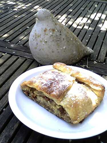 STRUDEL AUX POMMES, NOIX, RAISINS SECS