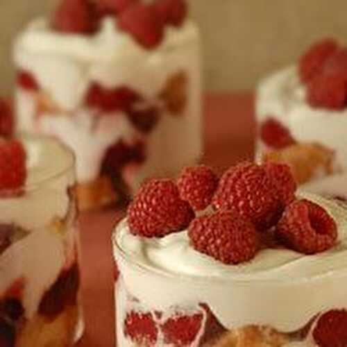 TRIFLE MACARONS ET FRAMBOISES