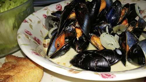 LES MOULES À LA CRÈME