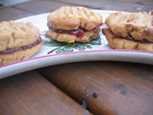 Cookies à la cacahuète et à la framboise