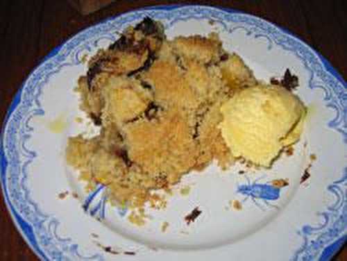 Crumble pêches et chocolat noir