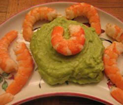 Mousse d'avocat citronnée aux crevettes