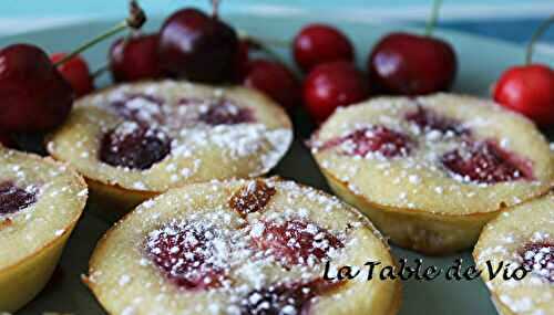 Petits gâteaux aux cerises et au chocolat blanc