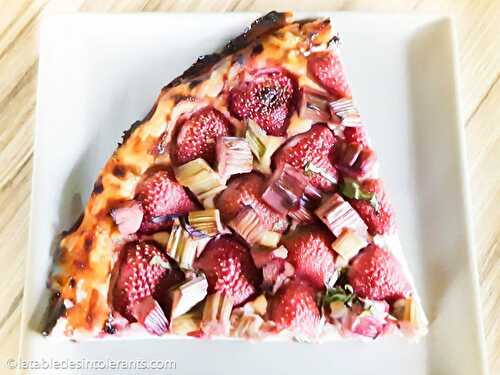 TARTE AUX FRAISES ET RHUBARBE sans gluten ni lait ni sucre ajouté