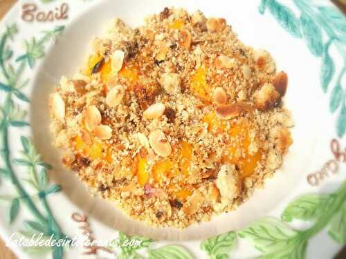 CRUMBLE DE PÊCHES JAUNES AUX AMANDES sans gluten, sans lait, sans œuf, sans sucre