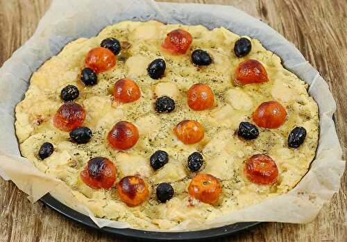 FOCACCIA AUX TOMATES CERISES ET OLIVES NOIRES  sans gluten, faible ou sans lactose, sans sucre, sans levure