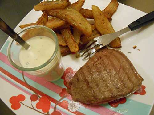 Boeuf sauce au bleu et frites maison