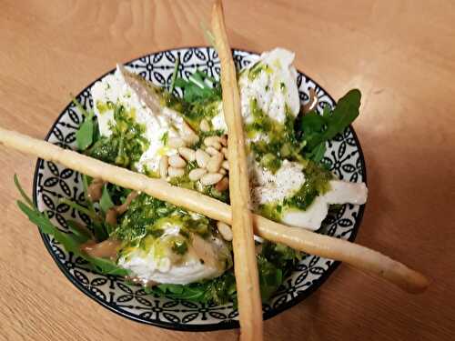 Burratina à la gremolata, salade de roquette et pignons