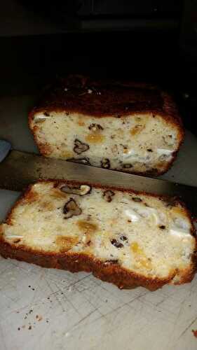 Cake raisins, noix et fromage de chèvre