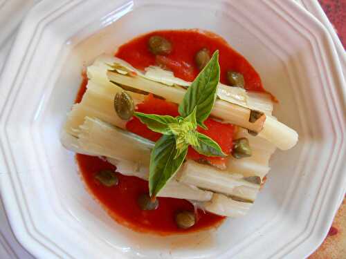 Côtes de blettes à la sauce tomate et câpres