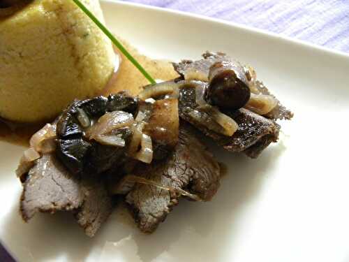 Pavés de kangourou, polenta crémeuse et champignons au vinaigre basalmique