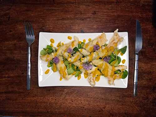 Tempura de fleurs de courgettes, vinaigrette carottes et gingembre