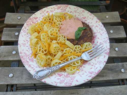 Assiette de végéfeignant/e: pâtes et steak végé!!