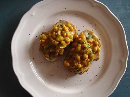 Baked beans & cheddar on toasts