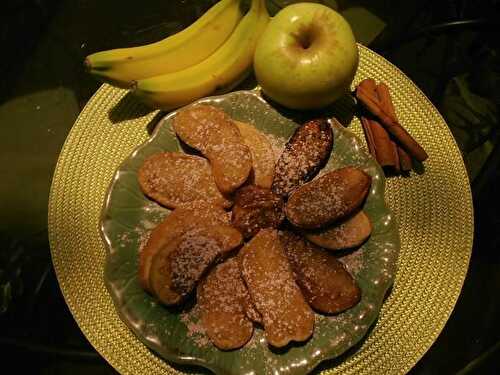Beignets de pomme et de banane à la cannelle