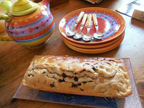 Cake fondant à la poire et aux pépites de chocolat