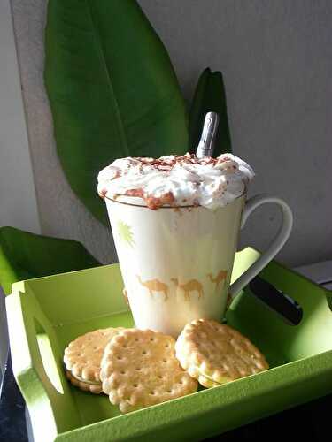 Chocolat chaud à la banane, qui déborde