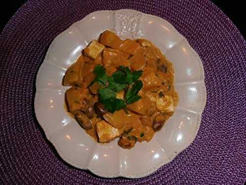 Curry de butternut, tofu et pomme de terre aux cacahuètes
