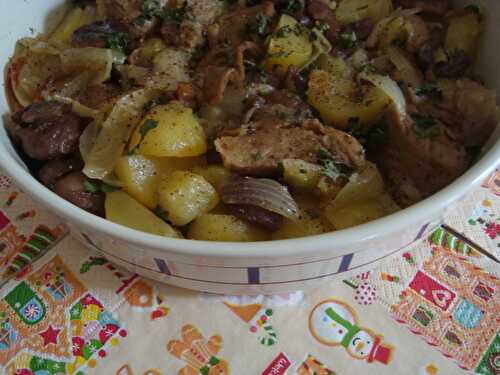 Encore une poêlée festive: pommes de terre- oignon- marrons - fausse viande et coriandre