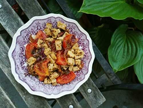 Encourageons les jeunes artistes culinaires: vomi de tofu à la tomate