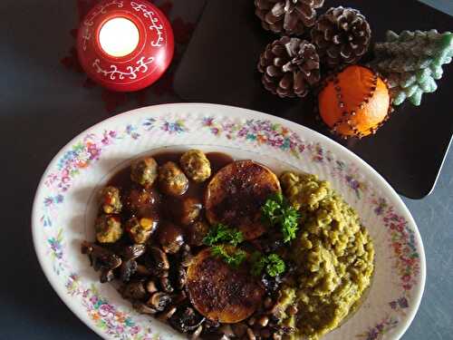 Festin d'hiver: butternut rôtie aux épices, boulettes de légumes, sauce à la cannelle, champignons à l'ail, purée de pois cassés