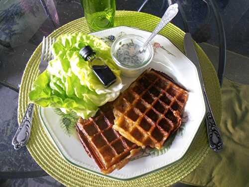 Gaufres de pommes de terre, sauce ciboulette