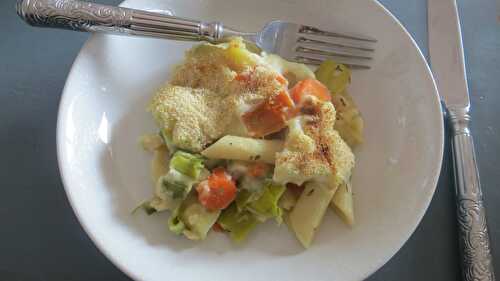 Gratin de penne et de légumes, à la béchamel parfumée à la sauge