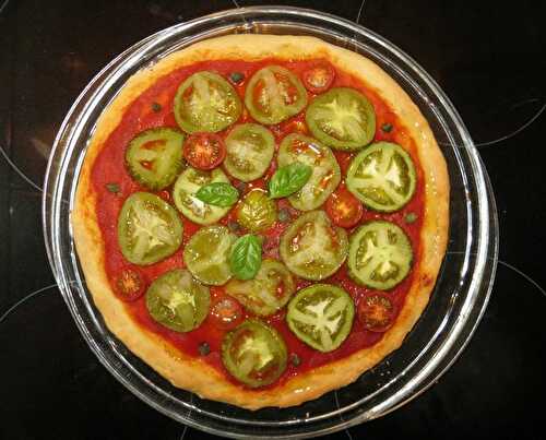 Green and red pizza
