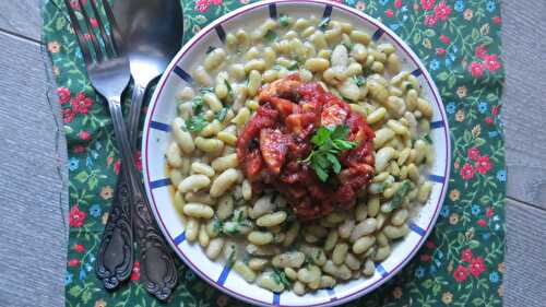 Haricots aux herbes fraîches, sauce tomate ail champignon