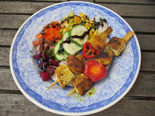 Mini brochettes à la poele et petite salade arc en ciel