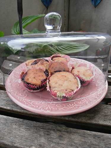 Muffins au yaourt, à la framboise et à la confiture de myrtille