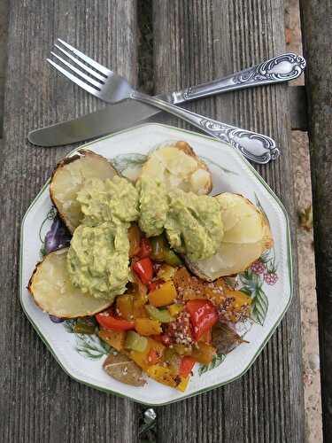 Papillotes surprise au gril + PDT sous la cendre + purée d'avocat viking style + behind the scenes