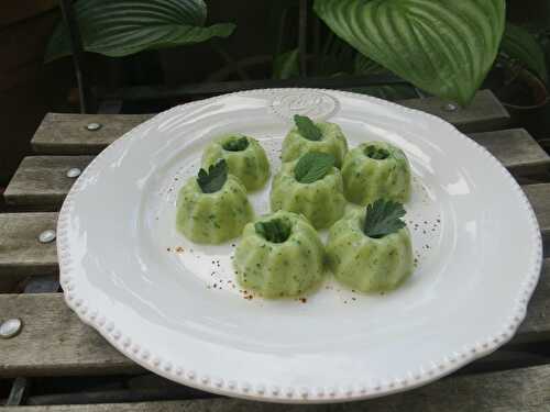 Petits flans aux asperges et aux herbes fraîches