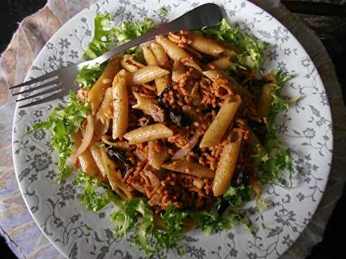 Plat un petit peu nawak: penne, haché et champignons