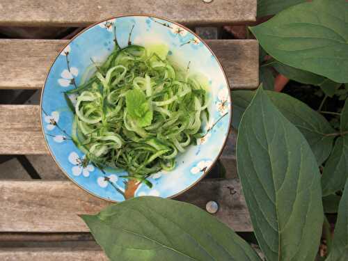 Salade de concombre, menthe et balsamique blanc