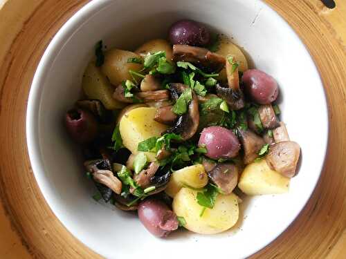Salade de pommes de terre, champignons et persil