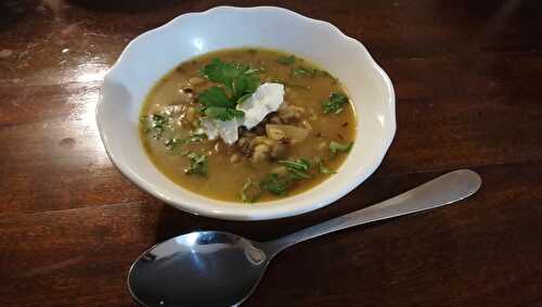 Soupe tibétaine: orge grillé, fromage frais et coriandre