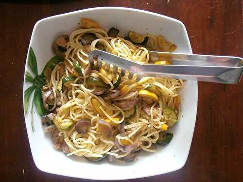 Spaghetti agli zucchini e melanzane (courgettes et aubergines)