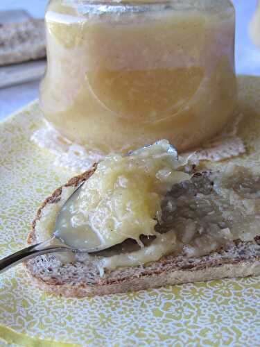 Confiture à l'ananas et à la noix de coco