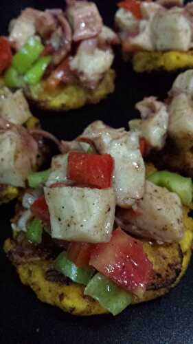 Toasts de banane plantain et poulpe à la vinaigrette